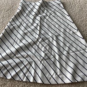 Ann Taylor Petite flowy skirt